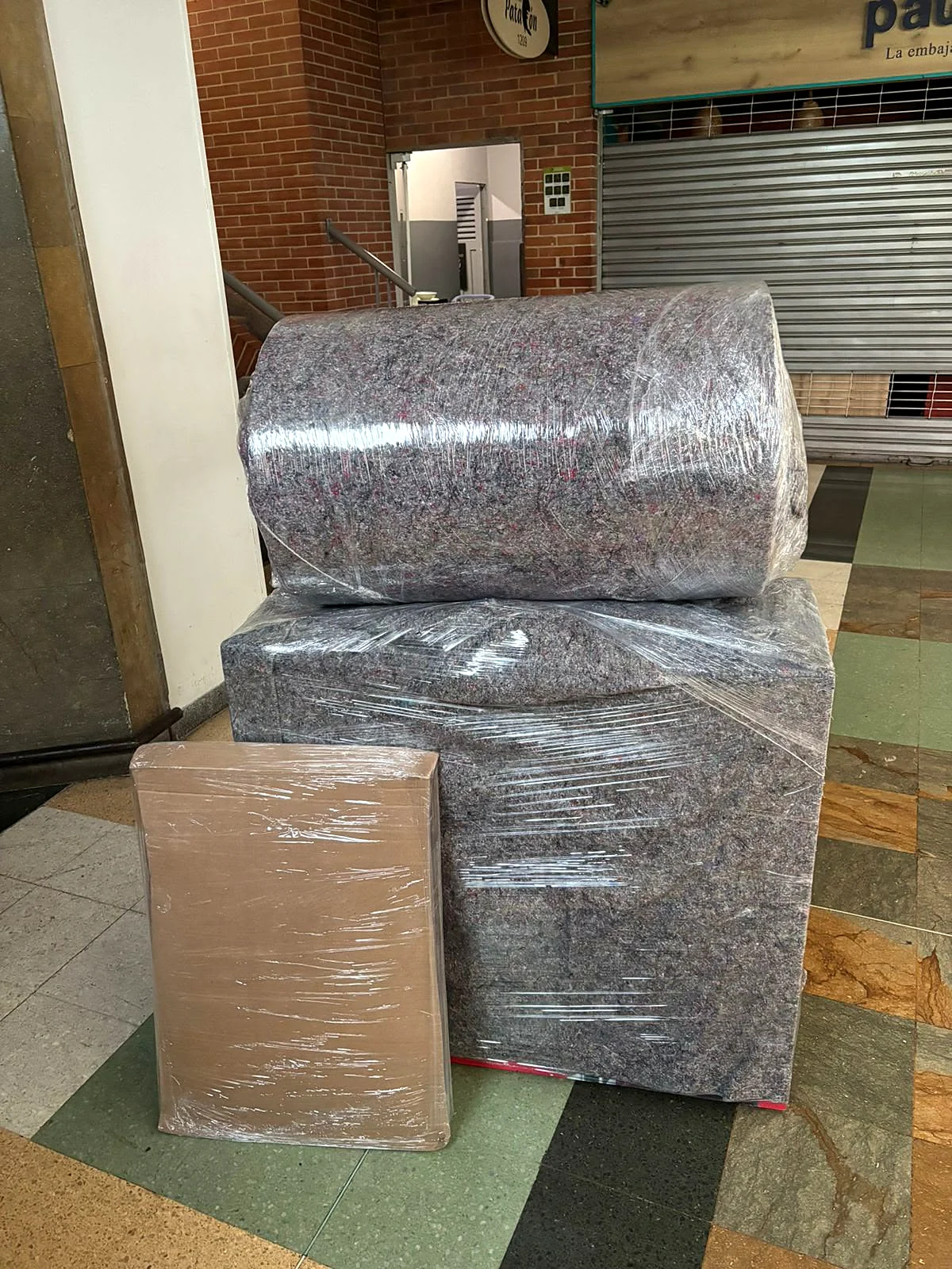 Muebles embalados listos para el cargue